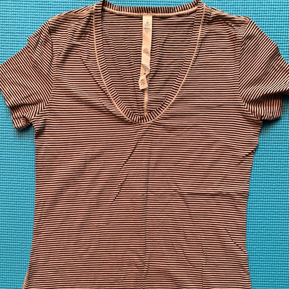 Lululemon nude & black stripped tank